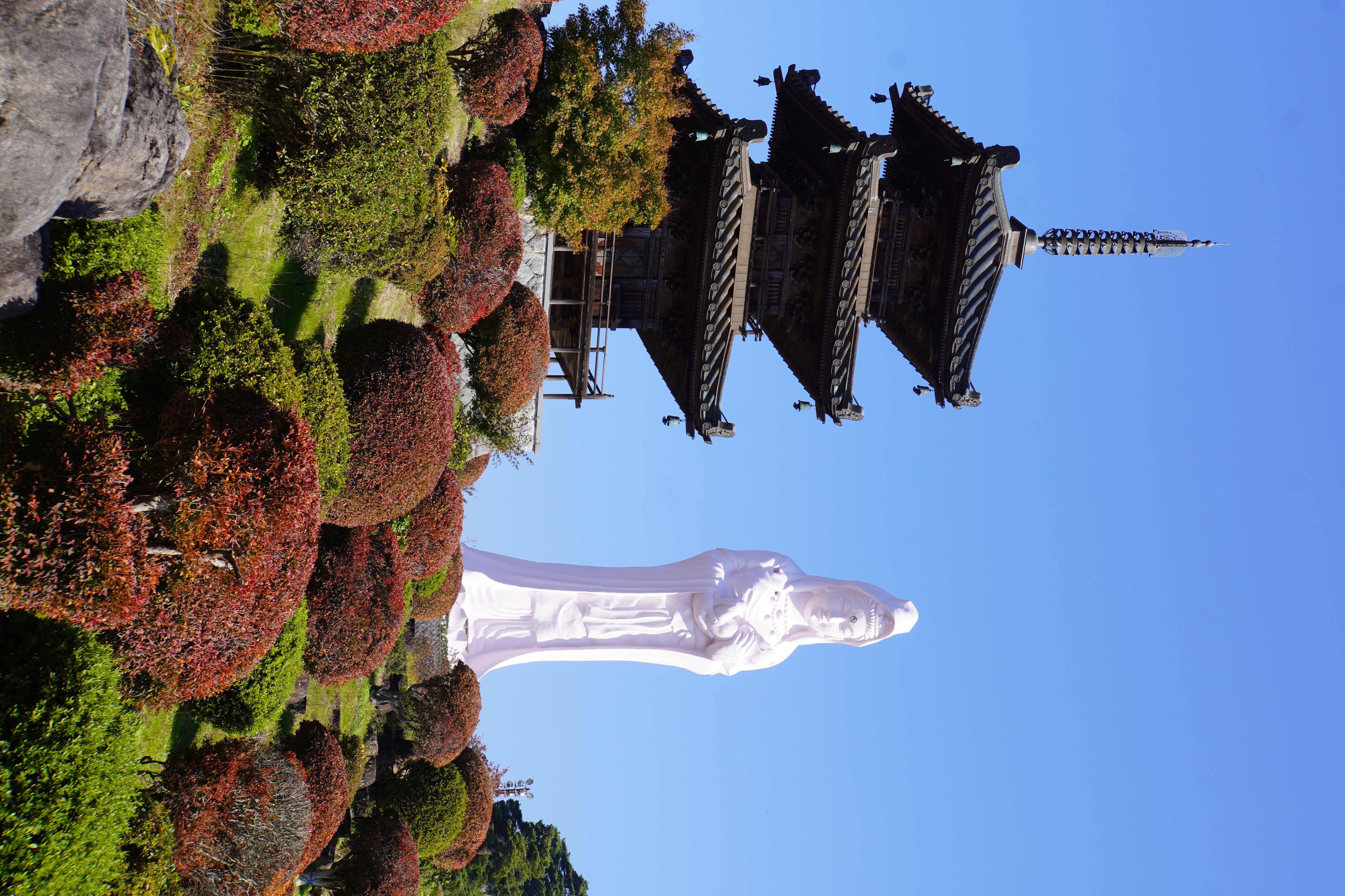 Buddha Statue mit Turm