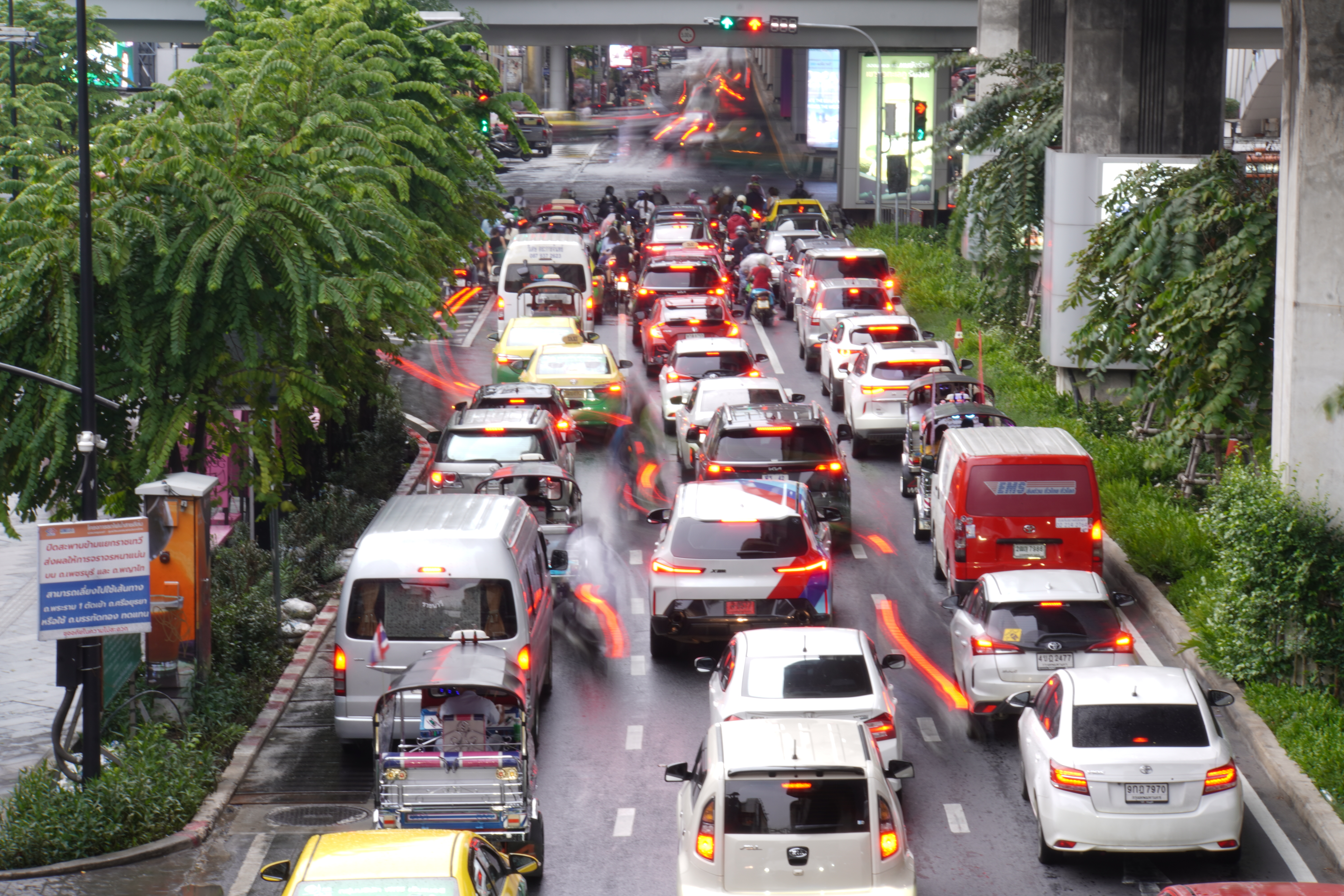 Langzeitaufnahme der Mopeds