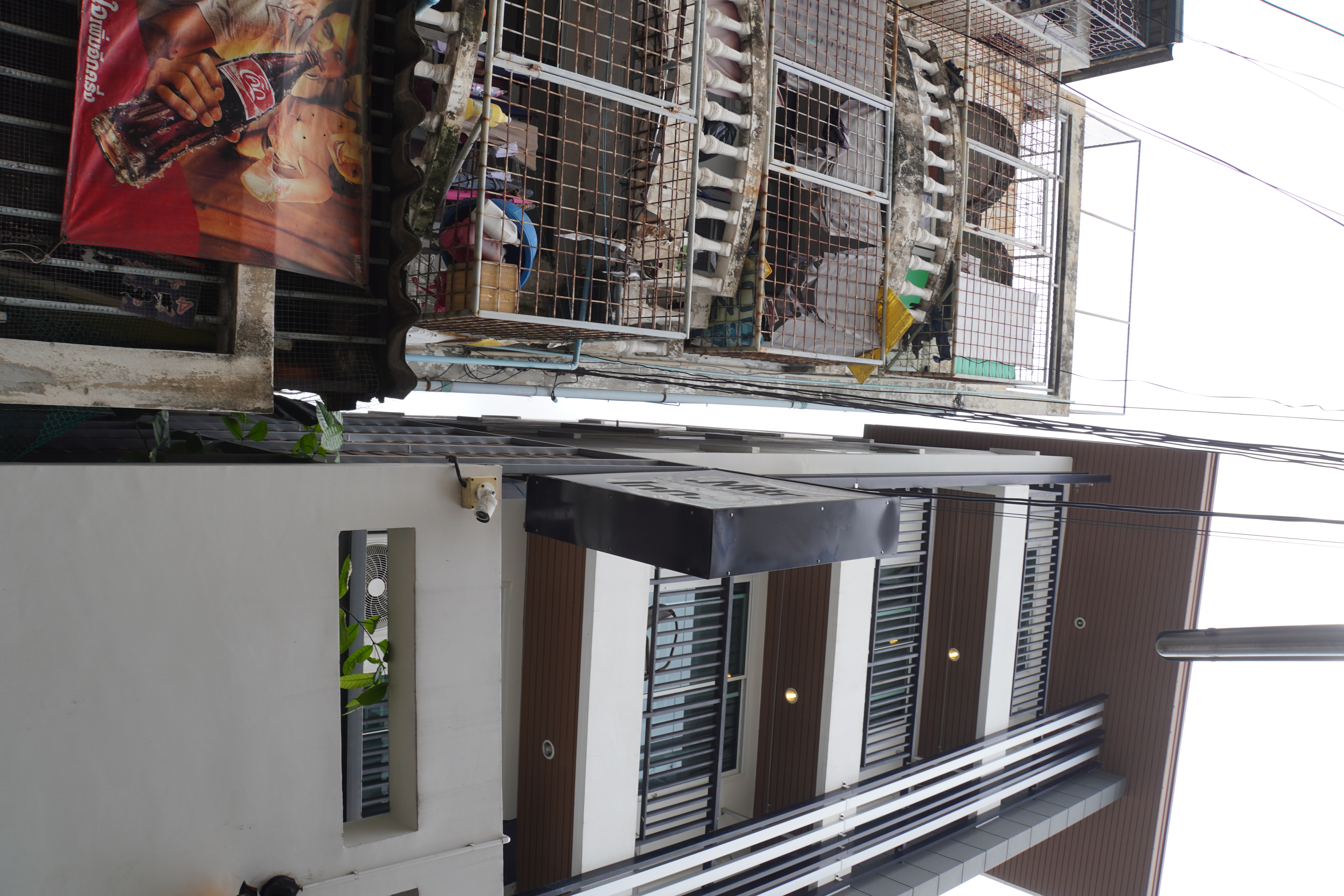 altem neben neuem Haus