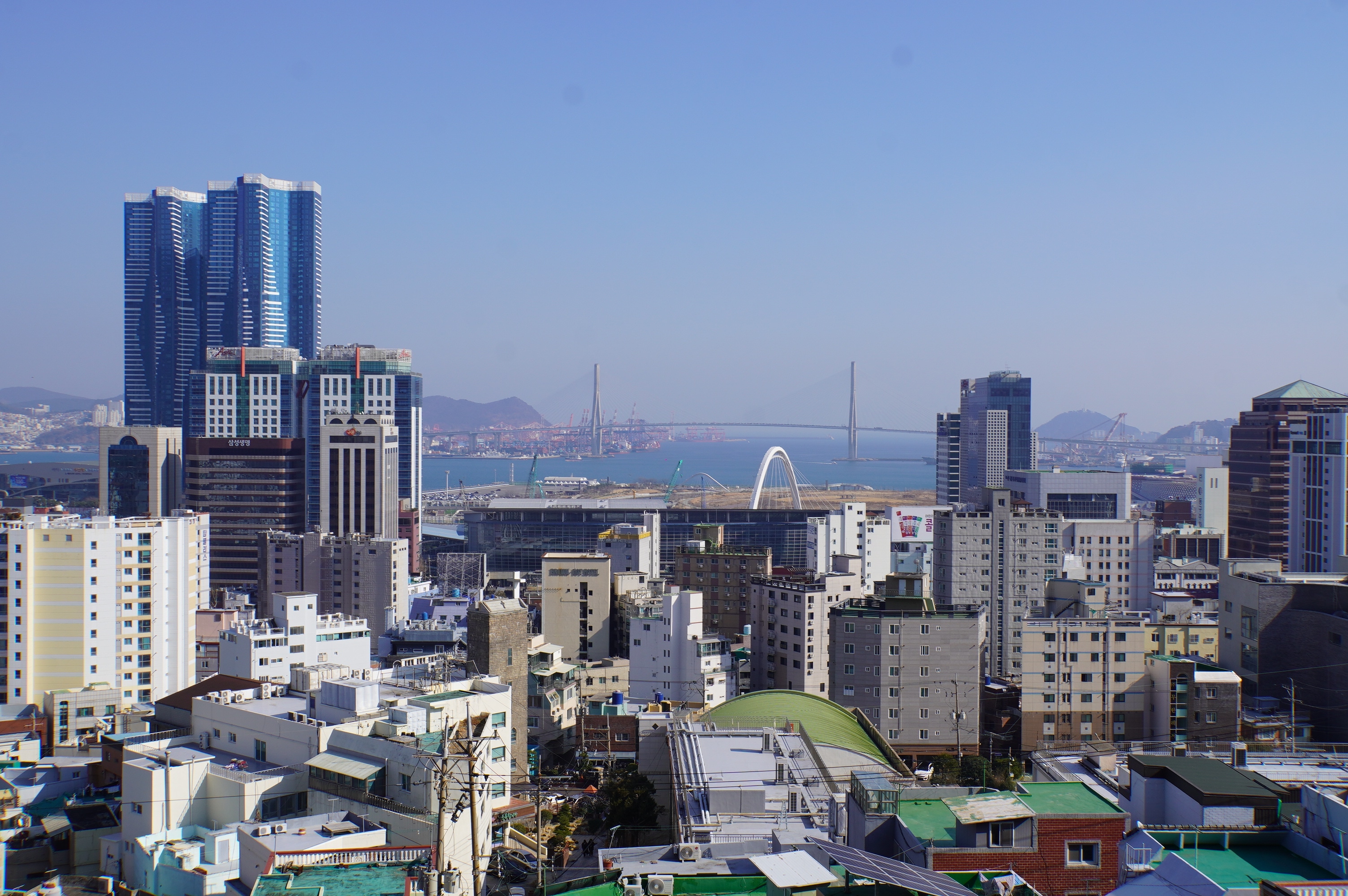 Ausblick auf Stadt und Meer