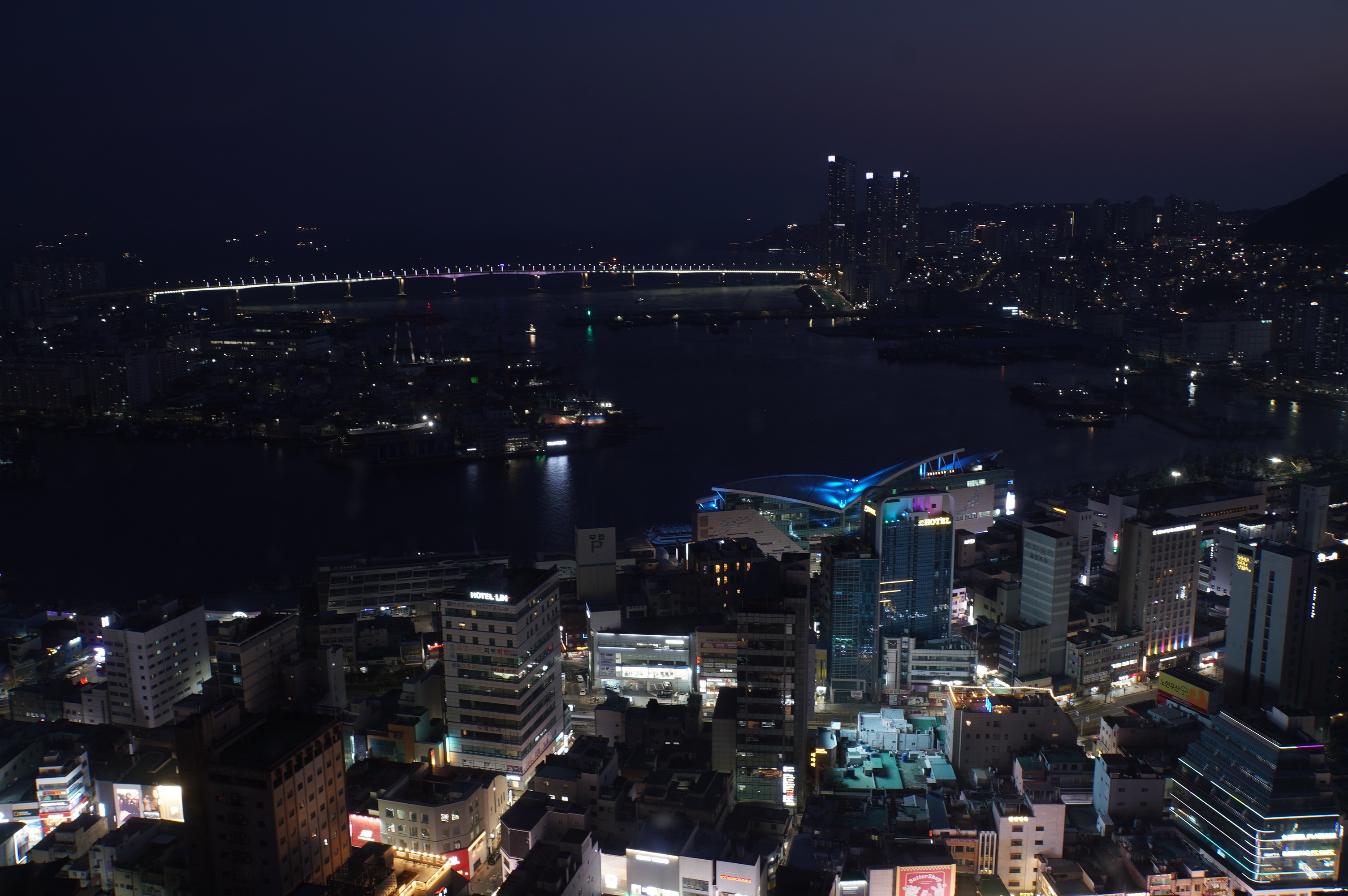 Sicht aufs Meer in der Nacht