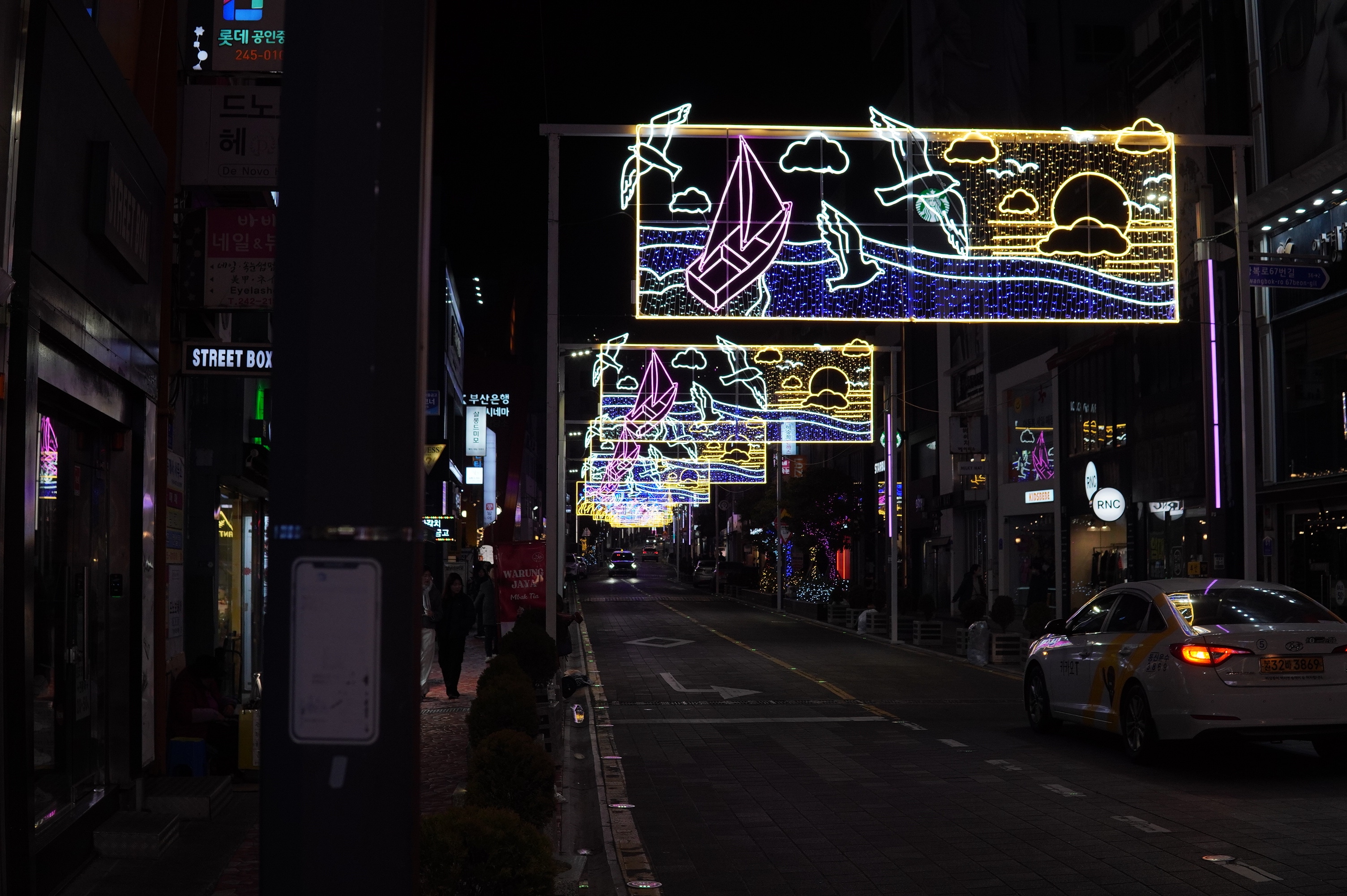 beleuchtete Straßen