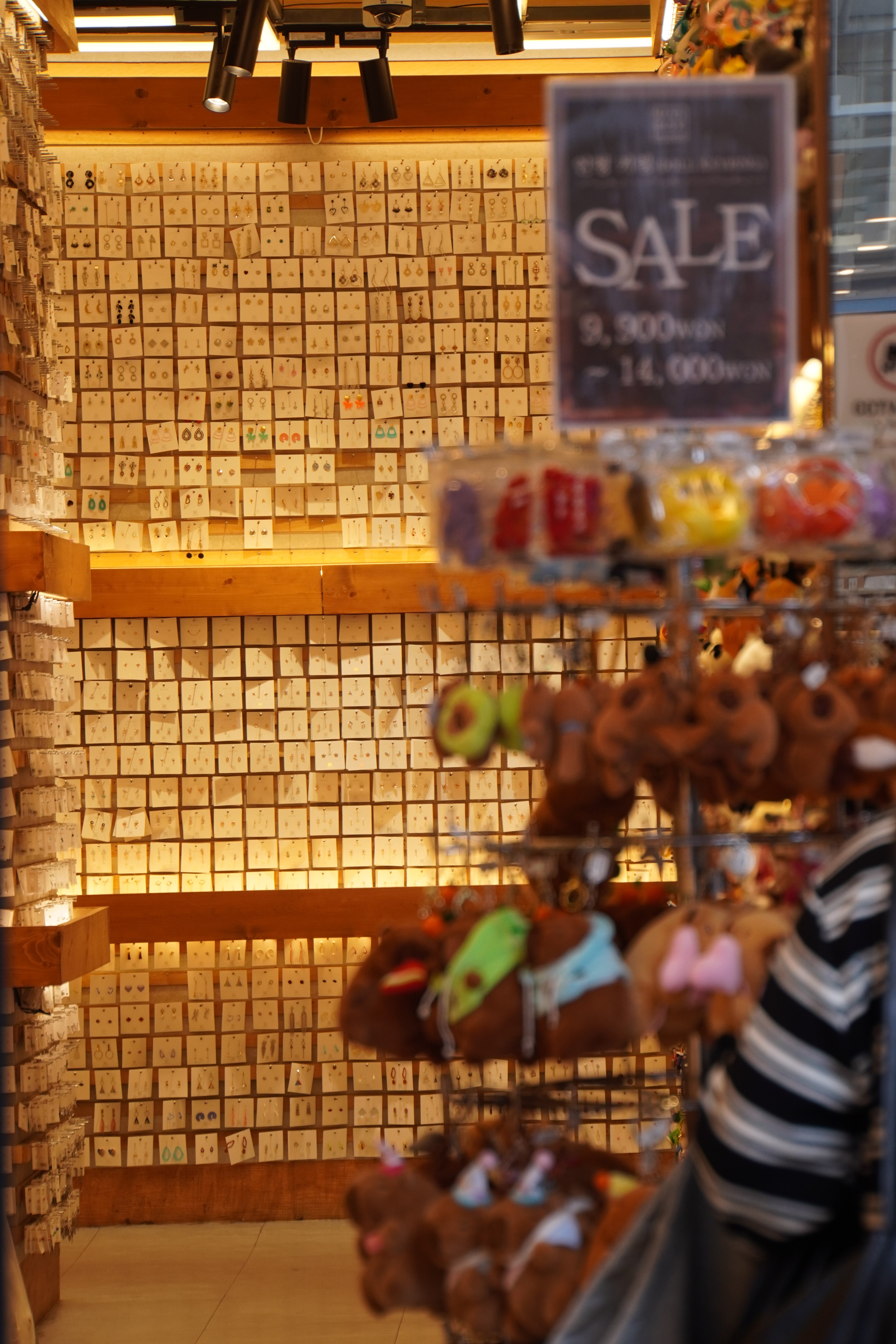 sehr sehr viele Ohrringe