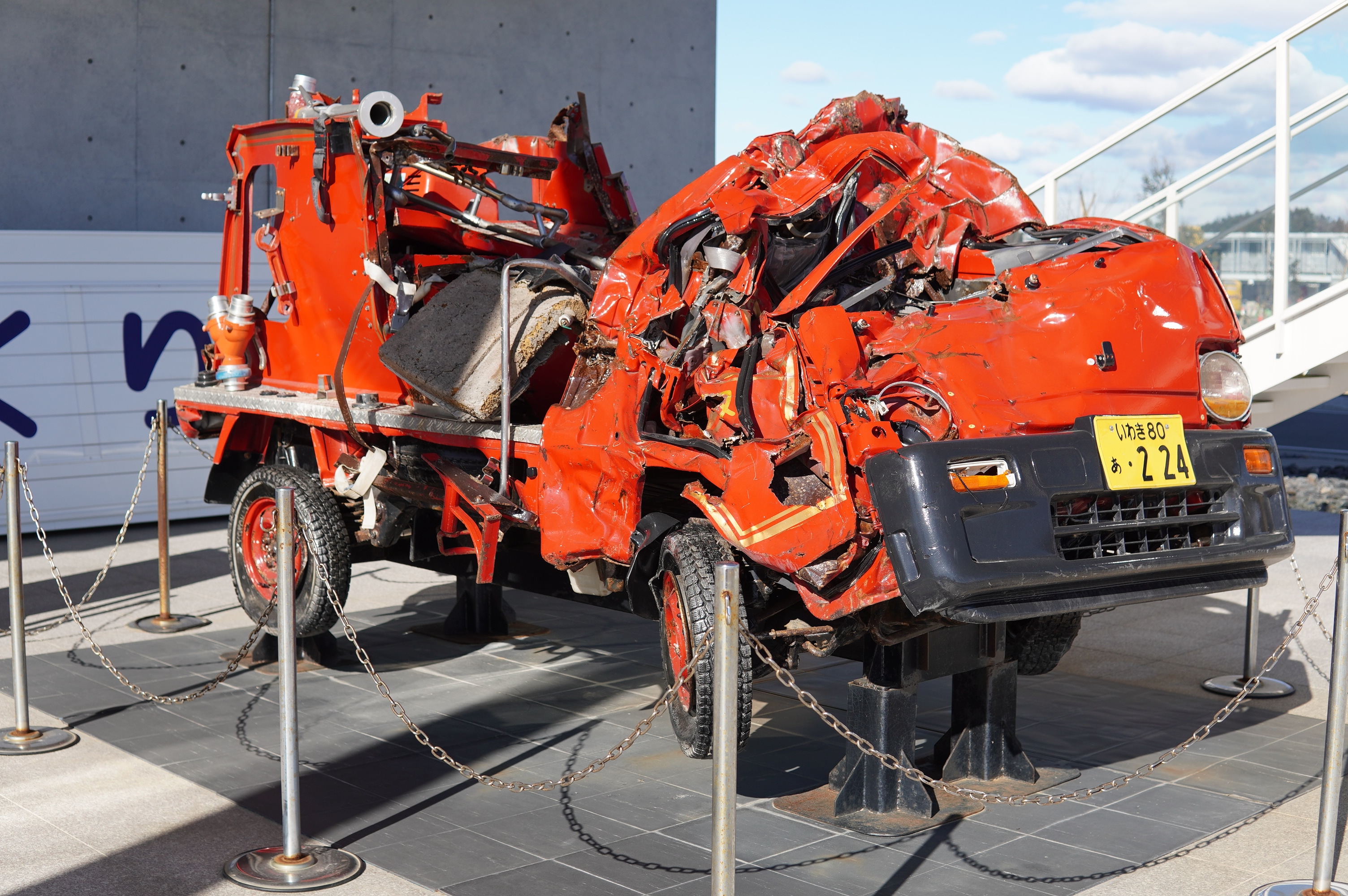 zerstörtes Feuerwehrauto