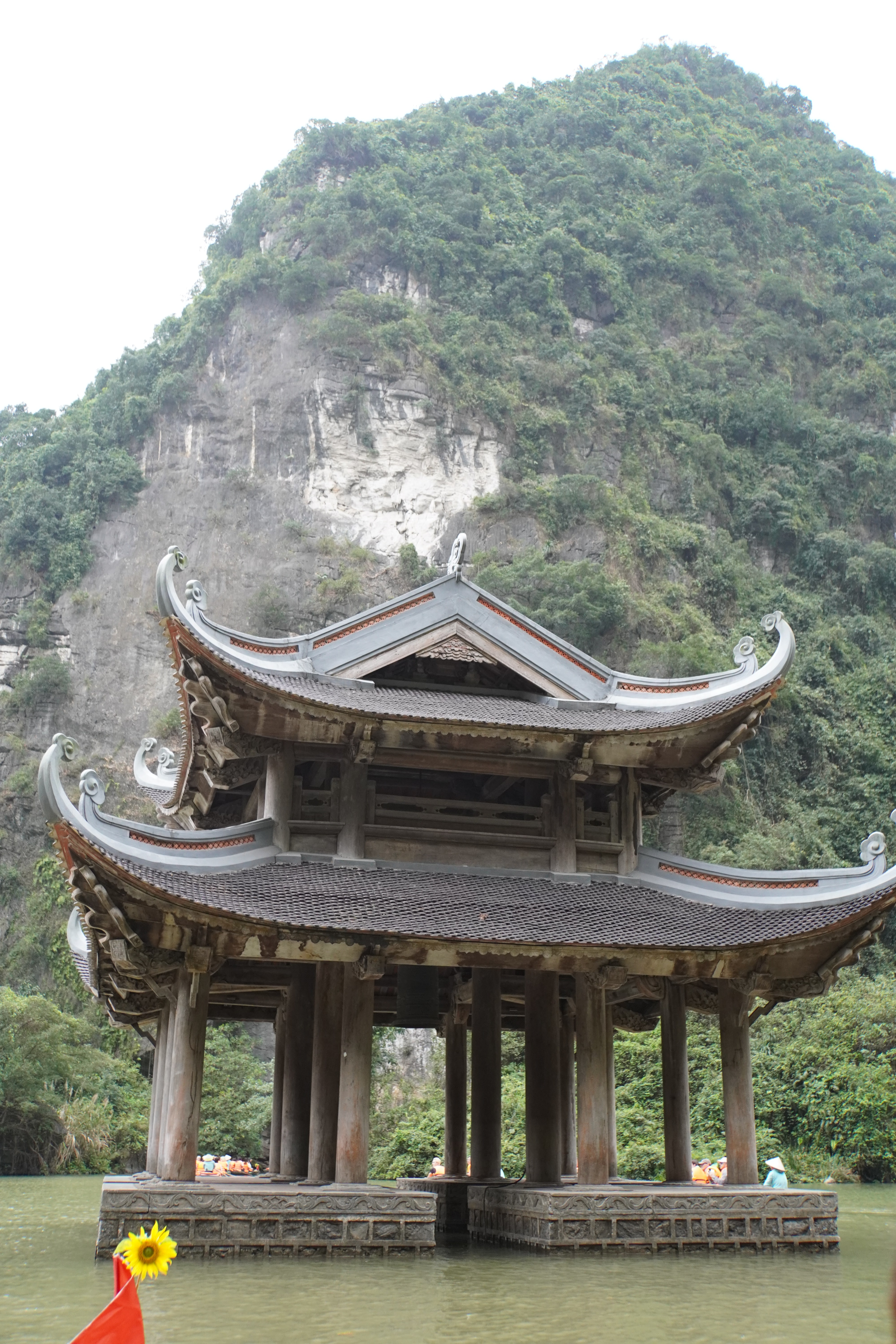 Tempel mitten auf dem Wasser