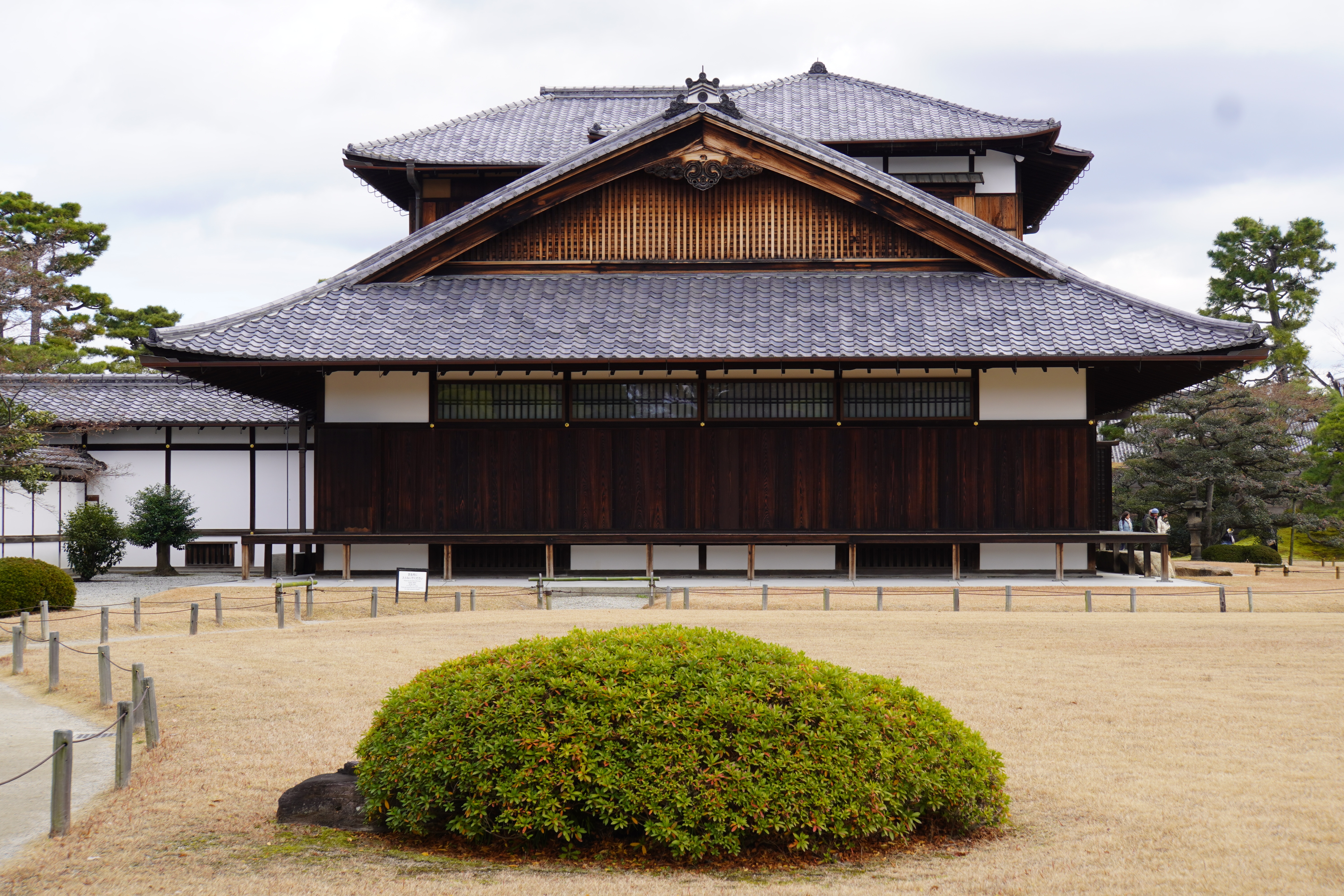großes Haus auf Burggelände