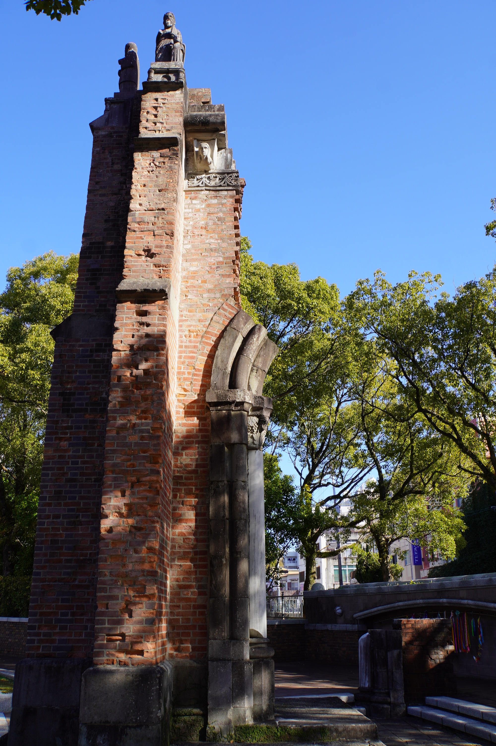 durch Atombombe zerstörte Kirche