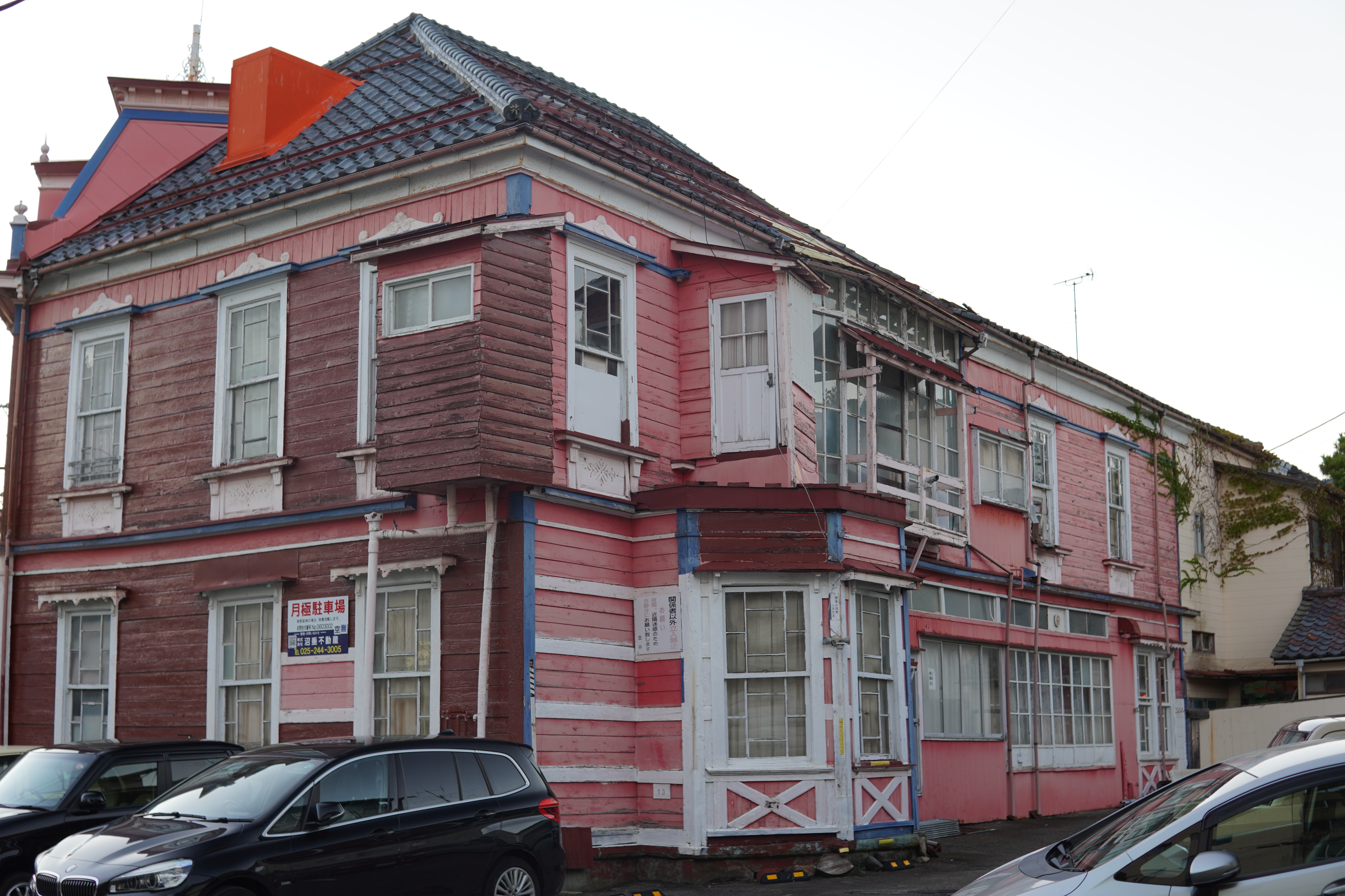 weniger schönes Haus