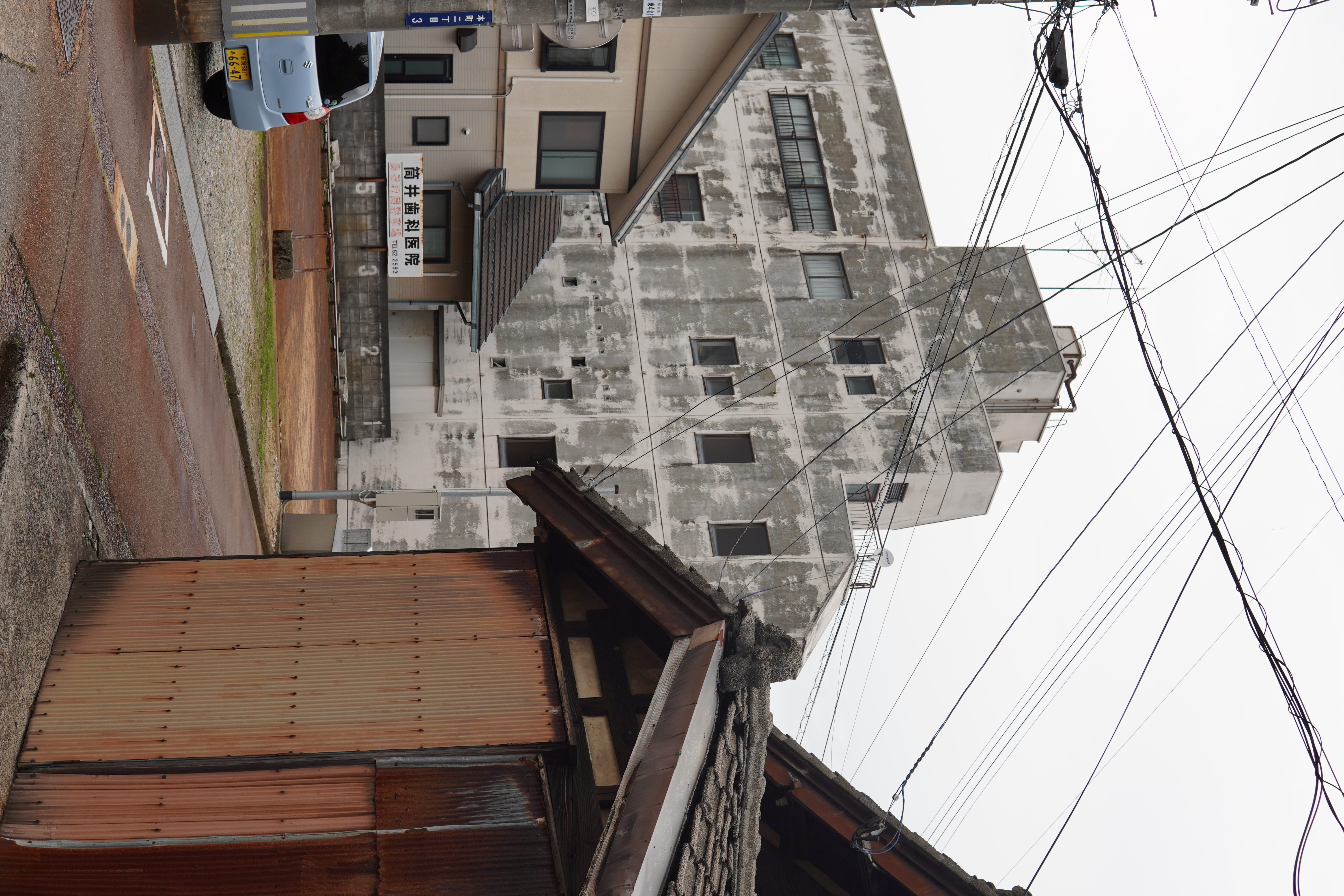 weiters weniger schönes Haus