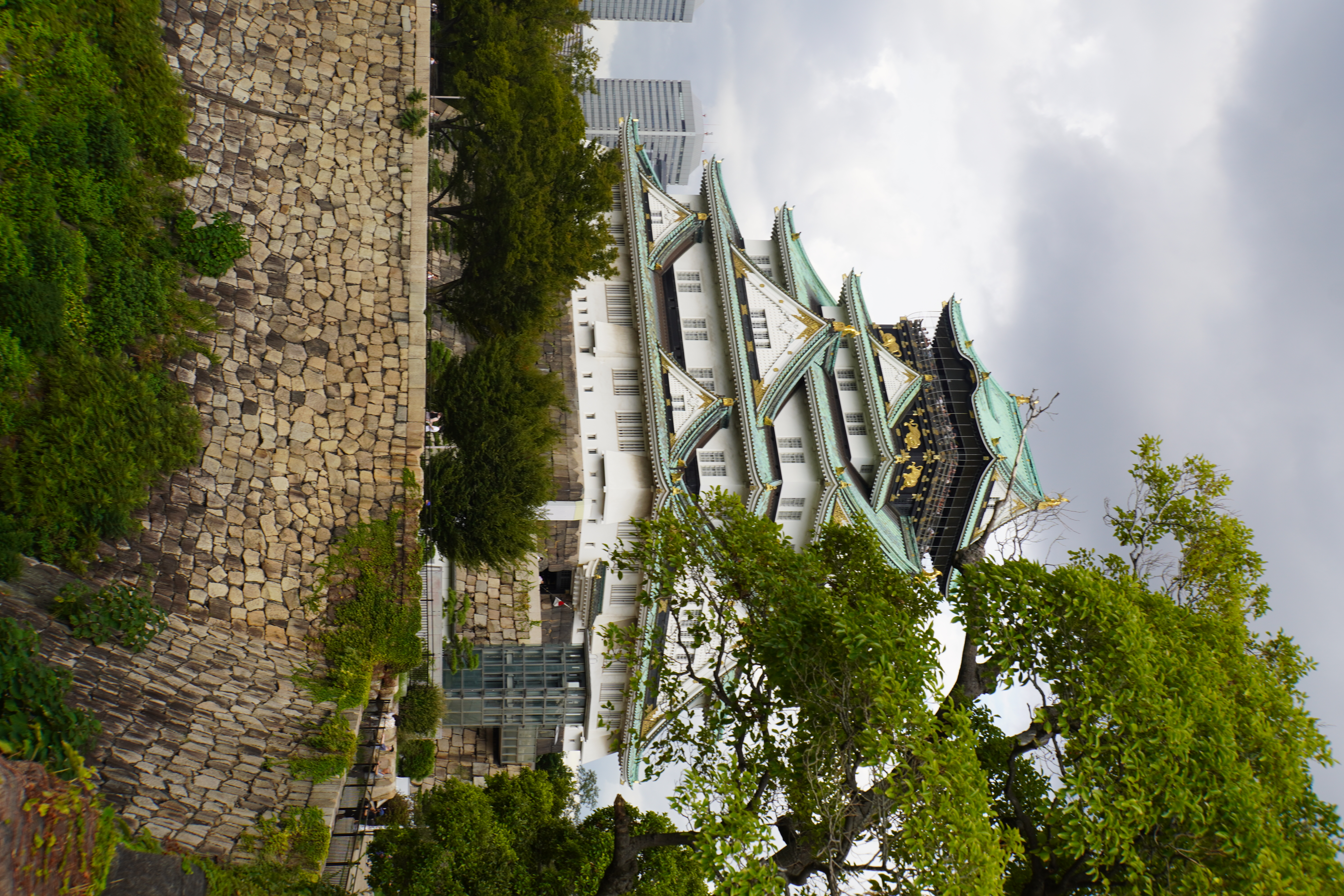 Osaka Castle mit Mauer