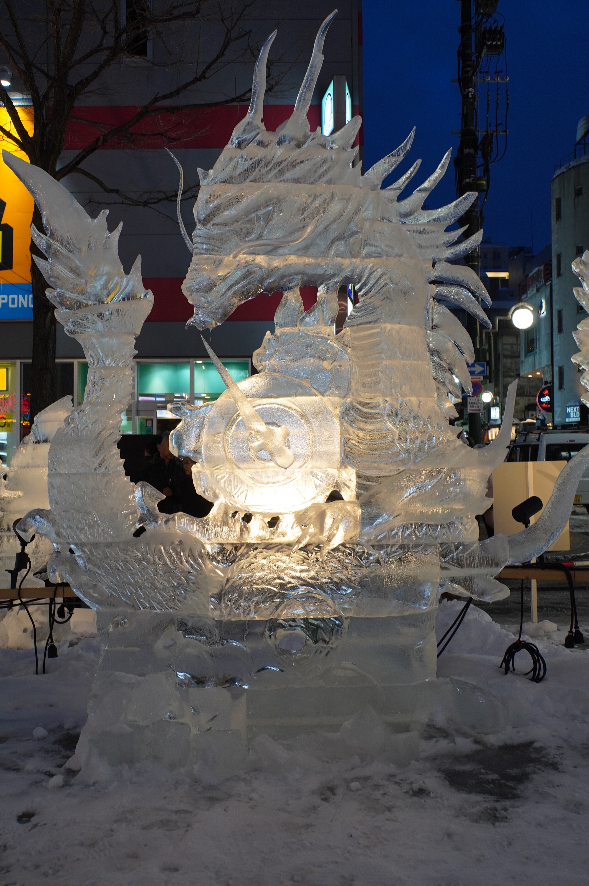 beleuchteter Eis-Drache