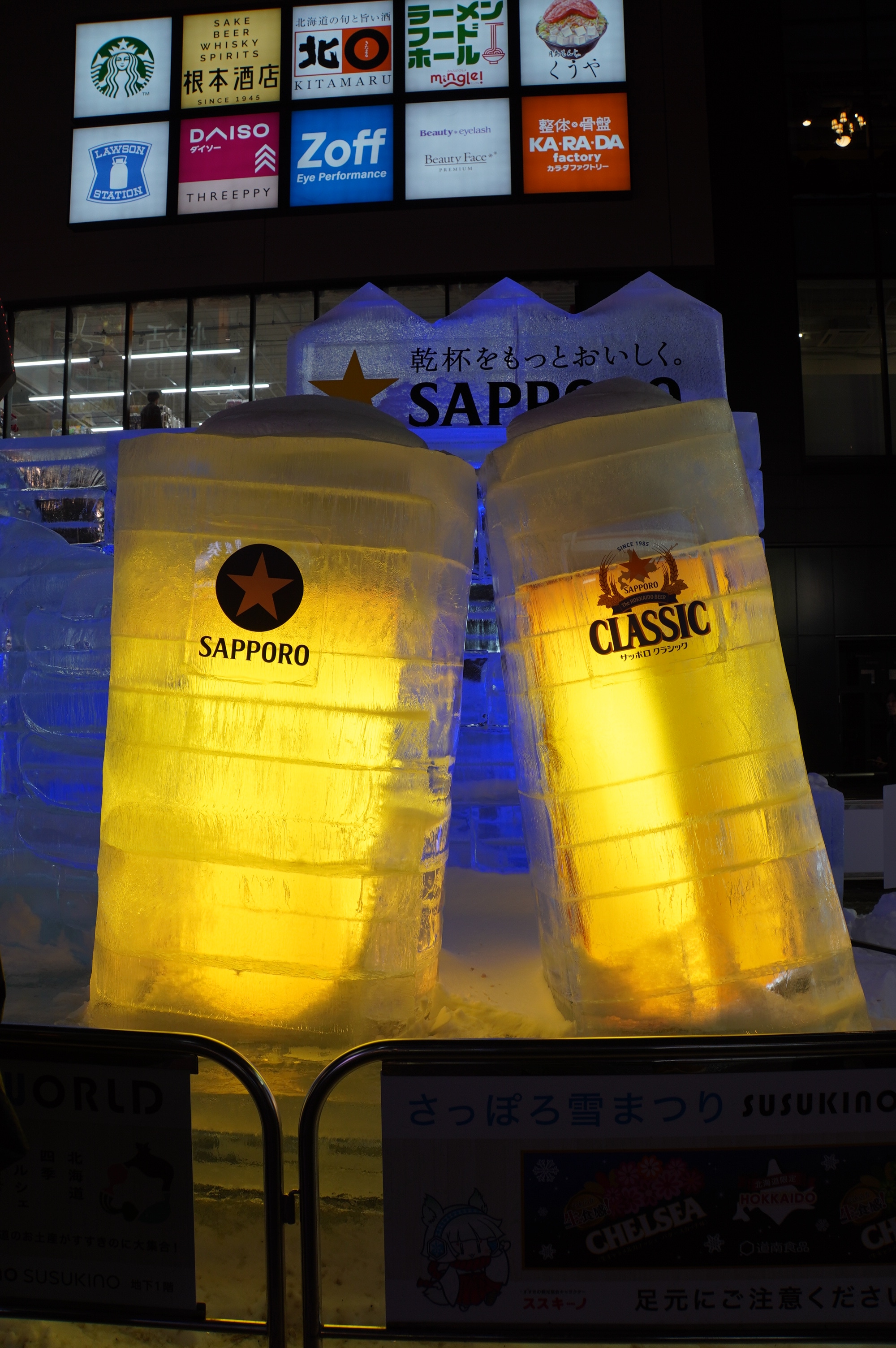 beleuchteter Eis-Bier Gläser