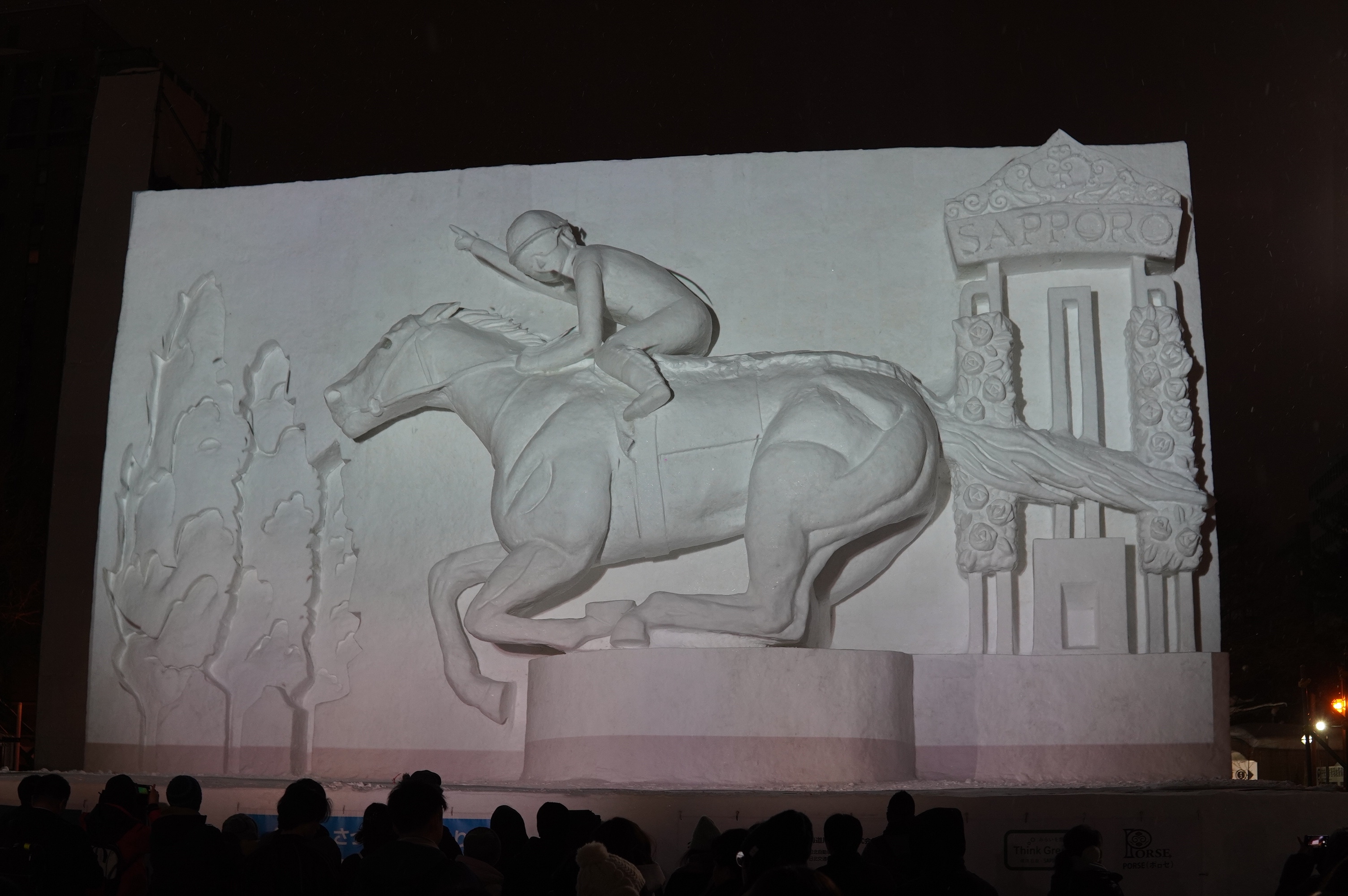 Schneekunst Pferdewetten Kunstwerk