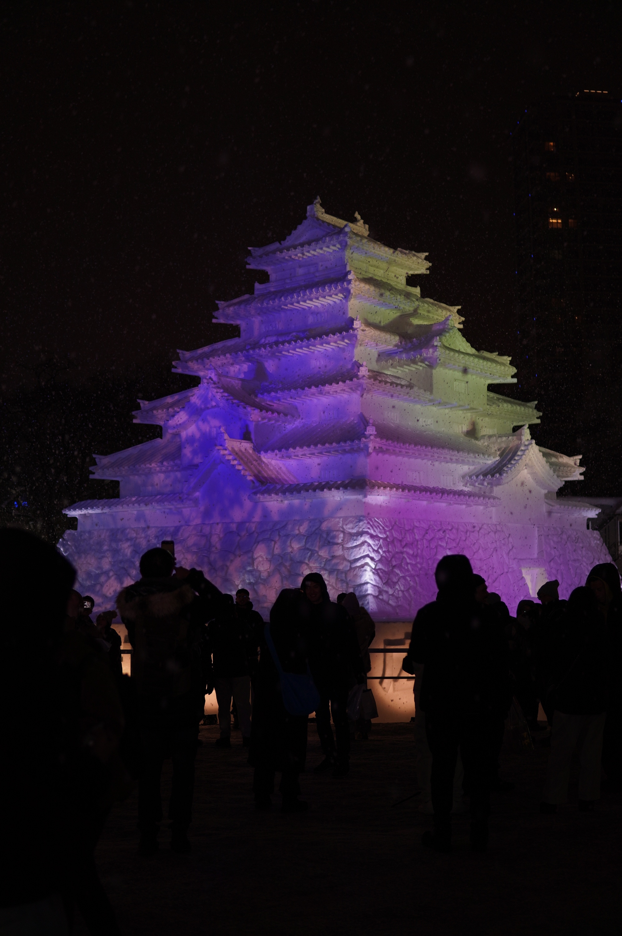beleuchtetes Schneekunst Aizu Castle 4