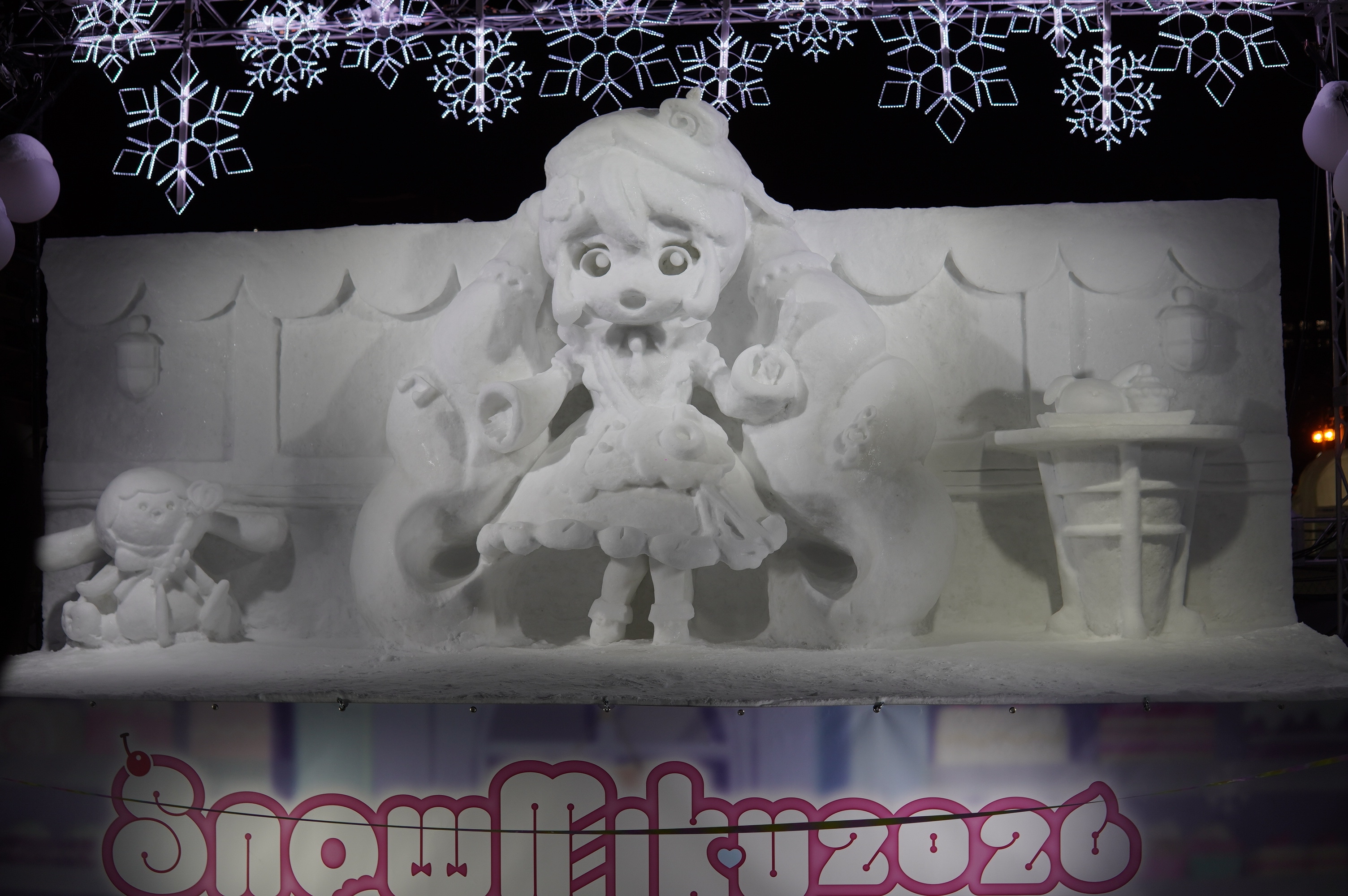 Schneekunst SnowMiku