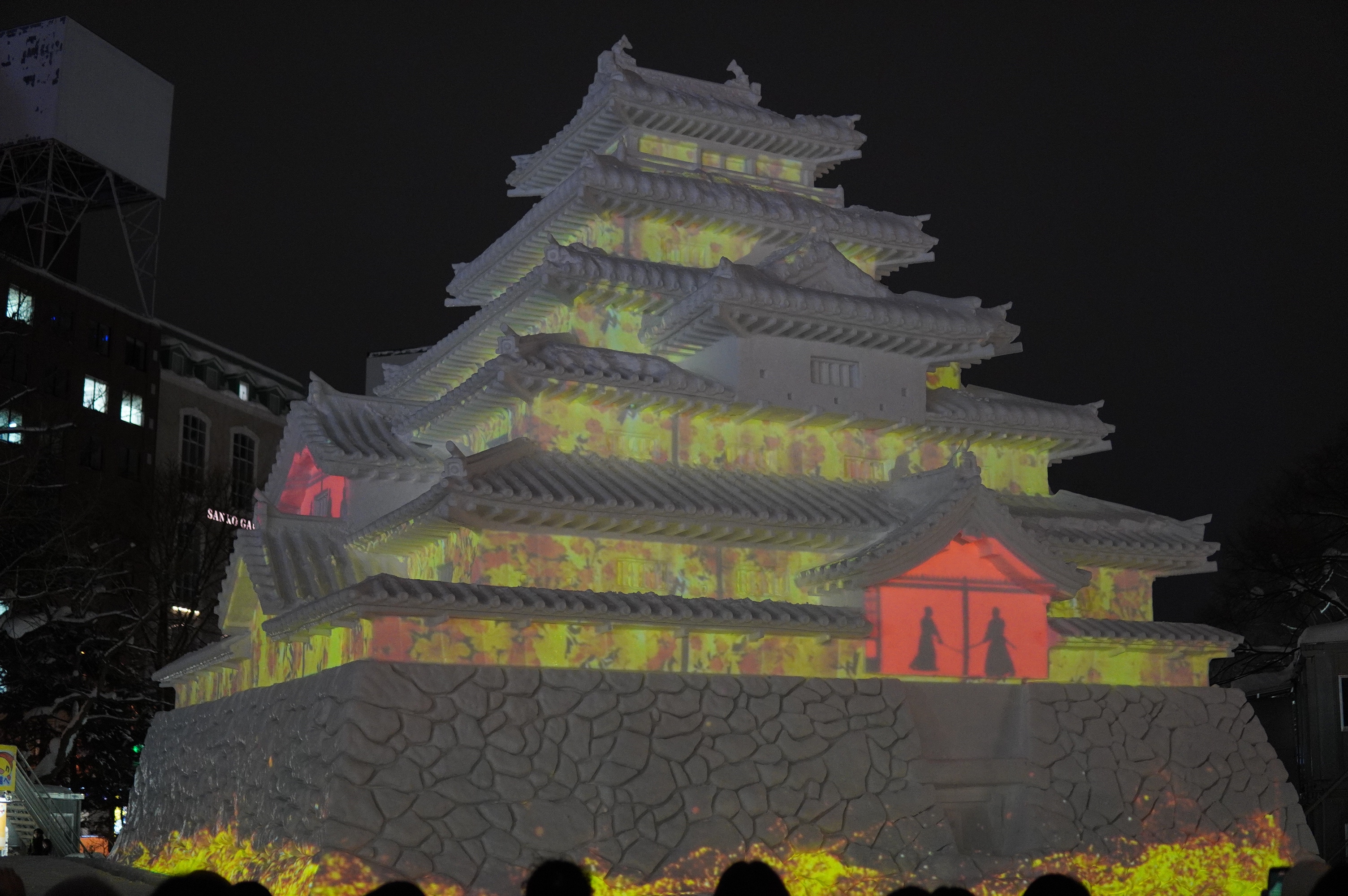 beleuchtetes Schneekunst Aizu Castle 1