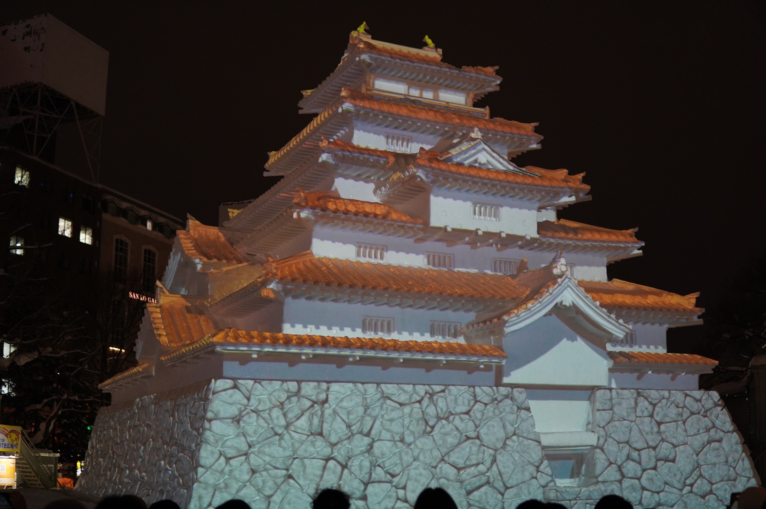 beleuchtetes Schneekunst Aizu Castle 2