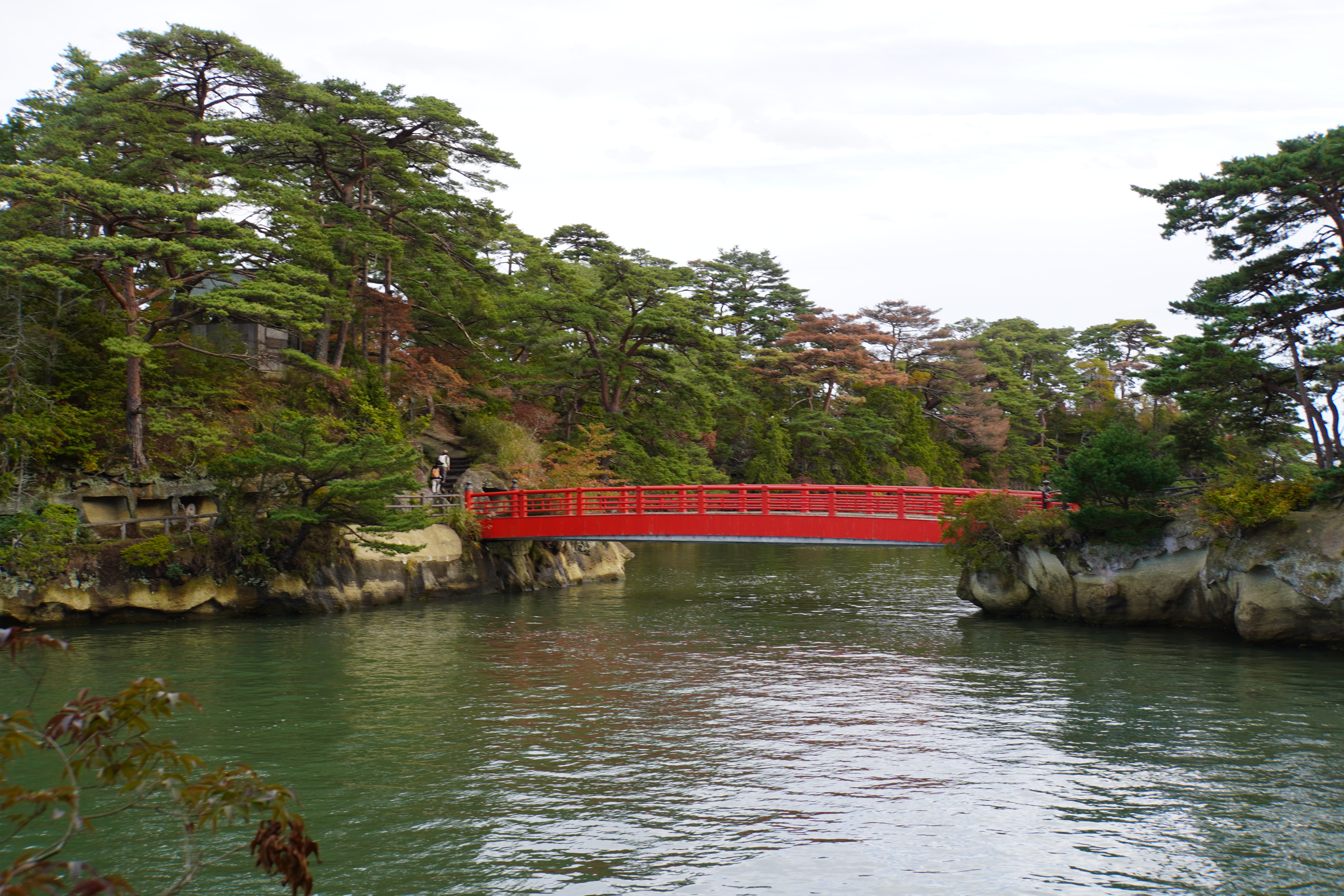 Brücke zu kleiner Insel