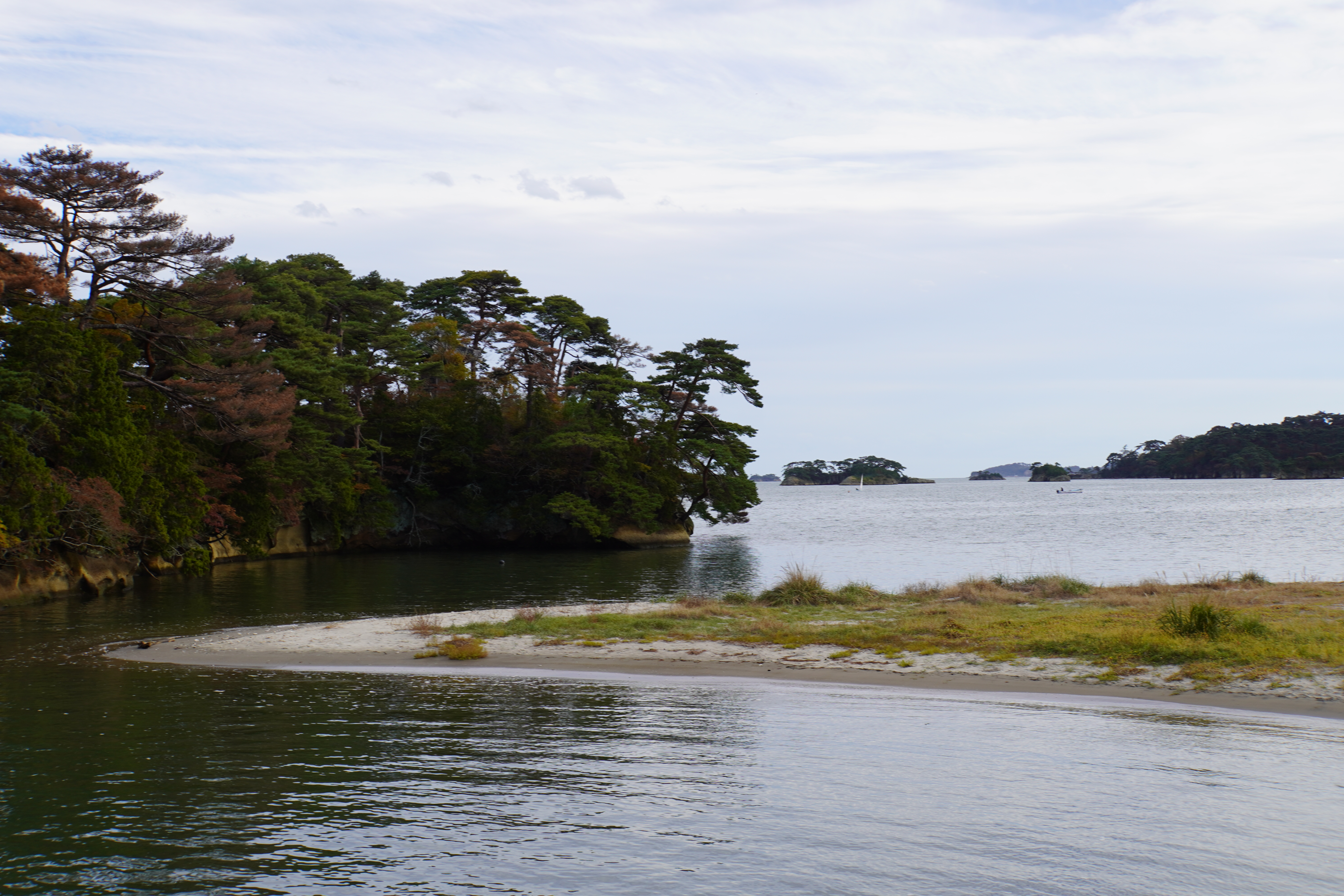 Aussicht auf kleine und größere Inseln