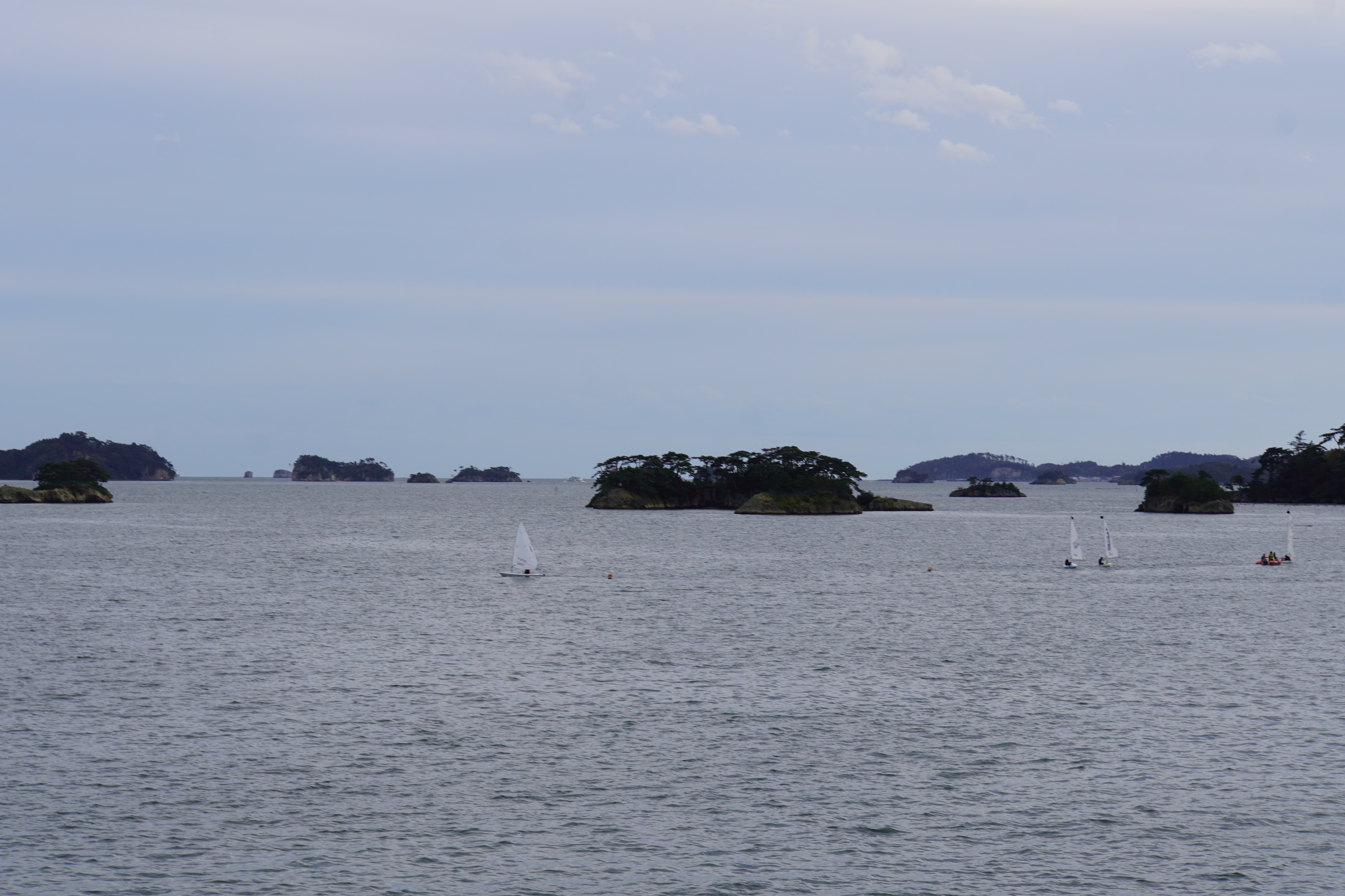Aussicht auf kleine Inseln und Boote