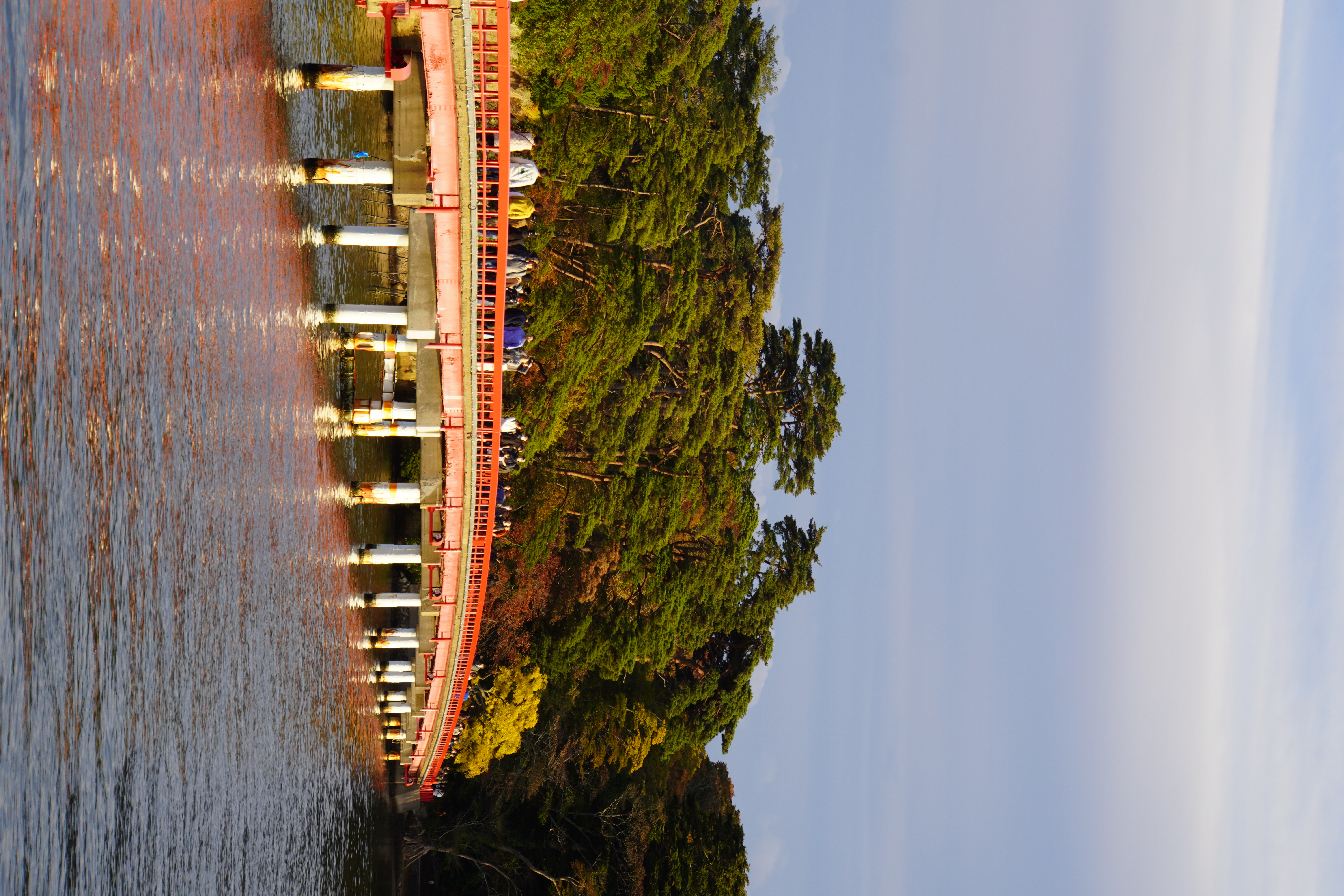 große Brücke zur größeren Insel