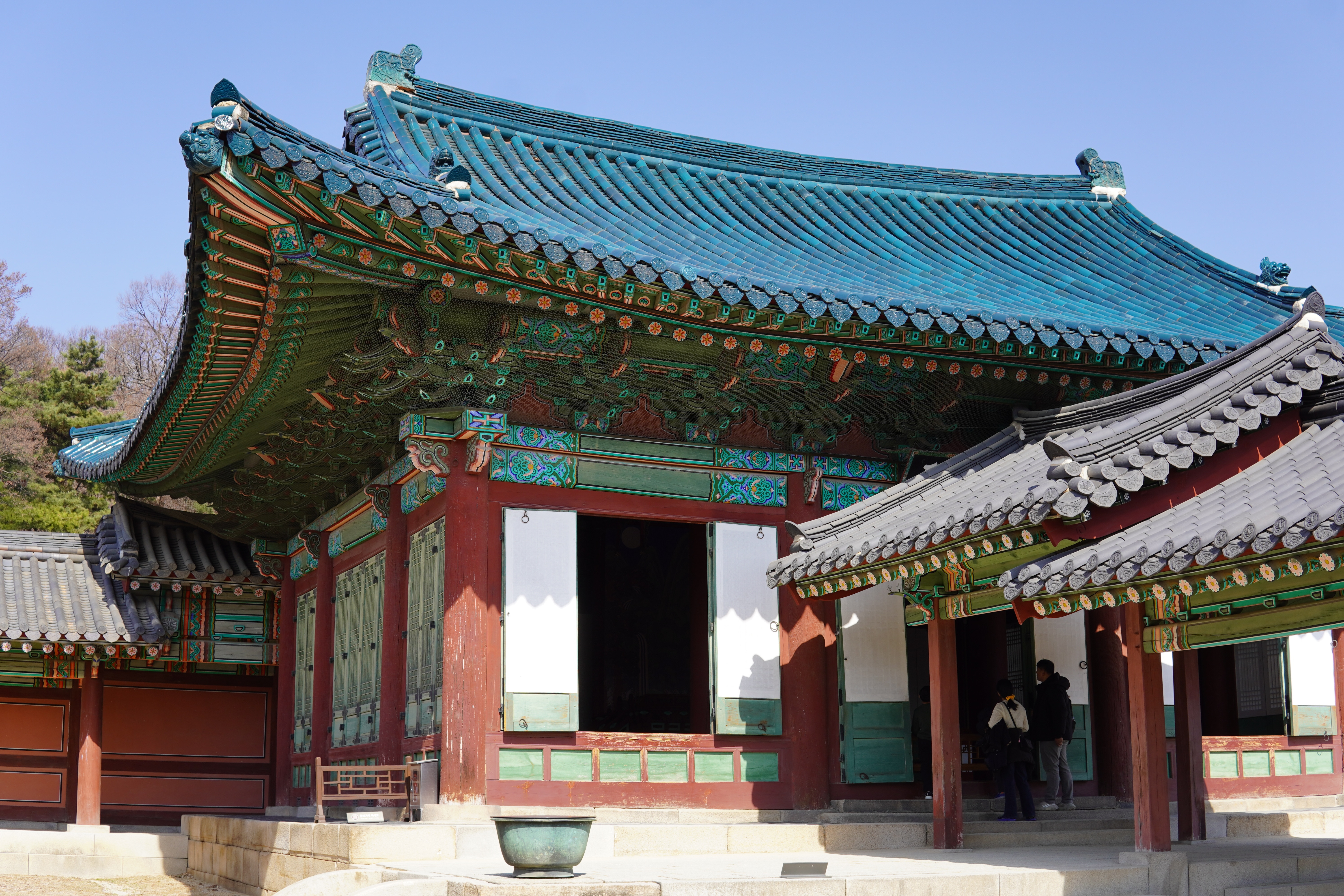 besonderes blaues Dach