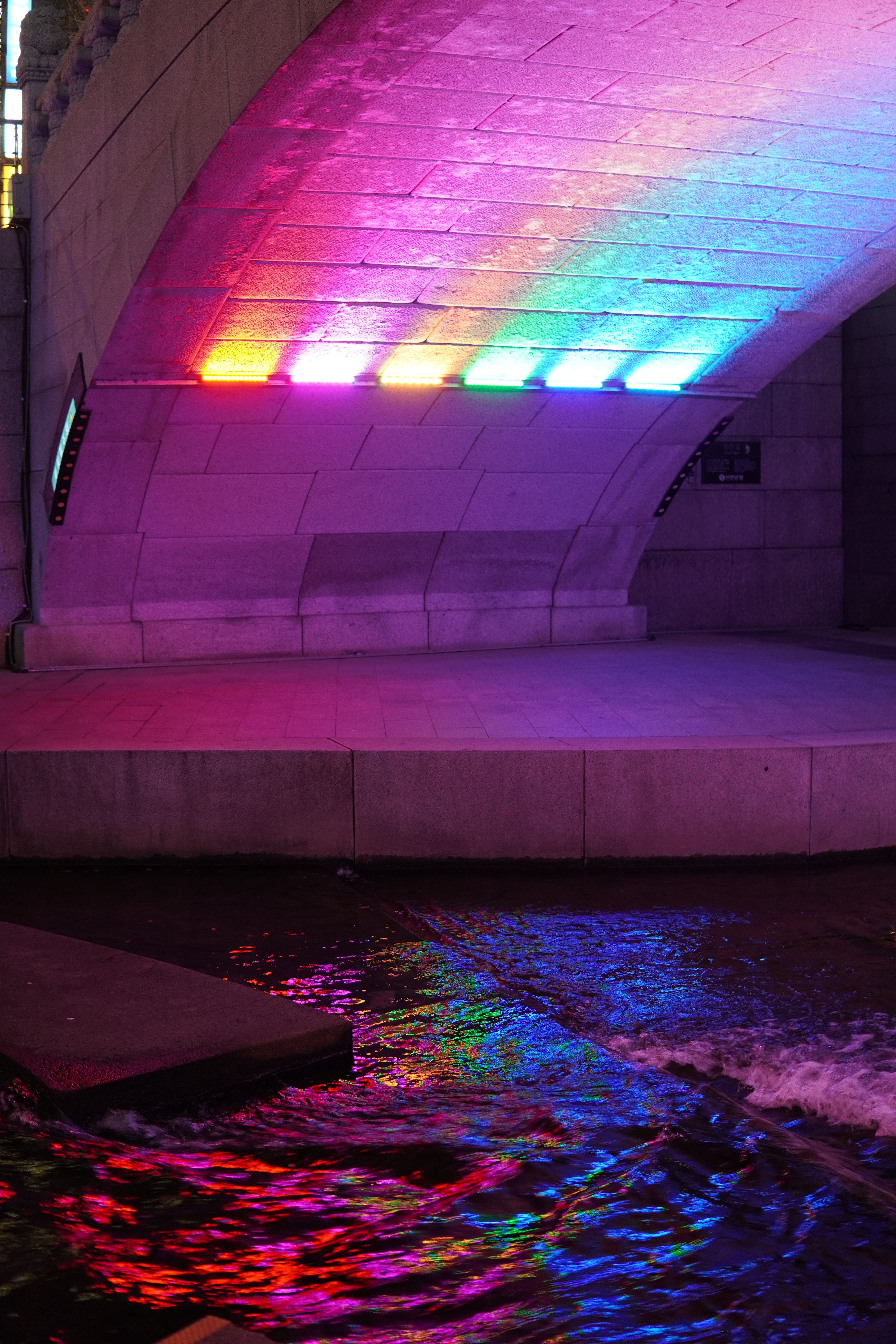 Beleuchtung am Fluss