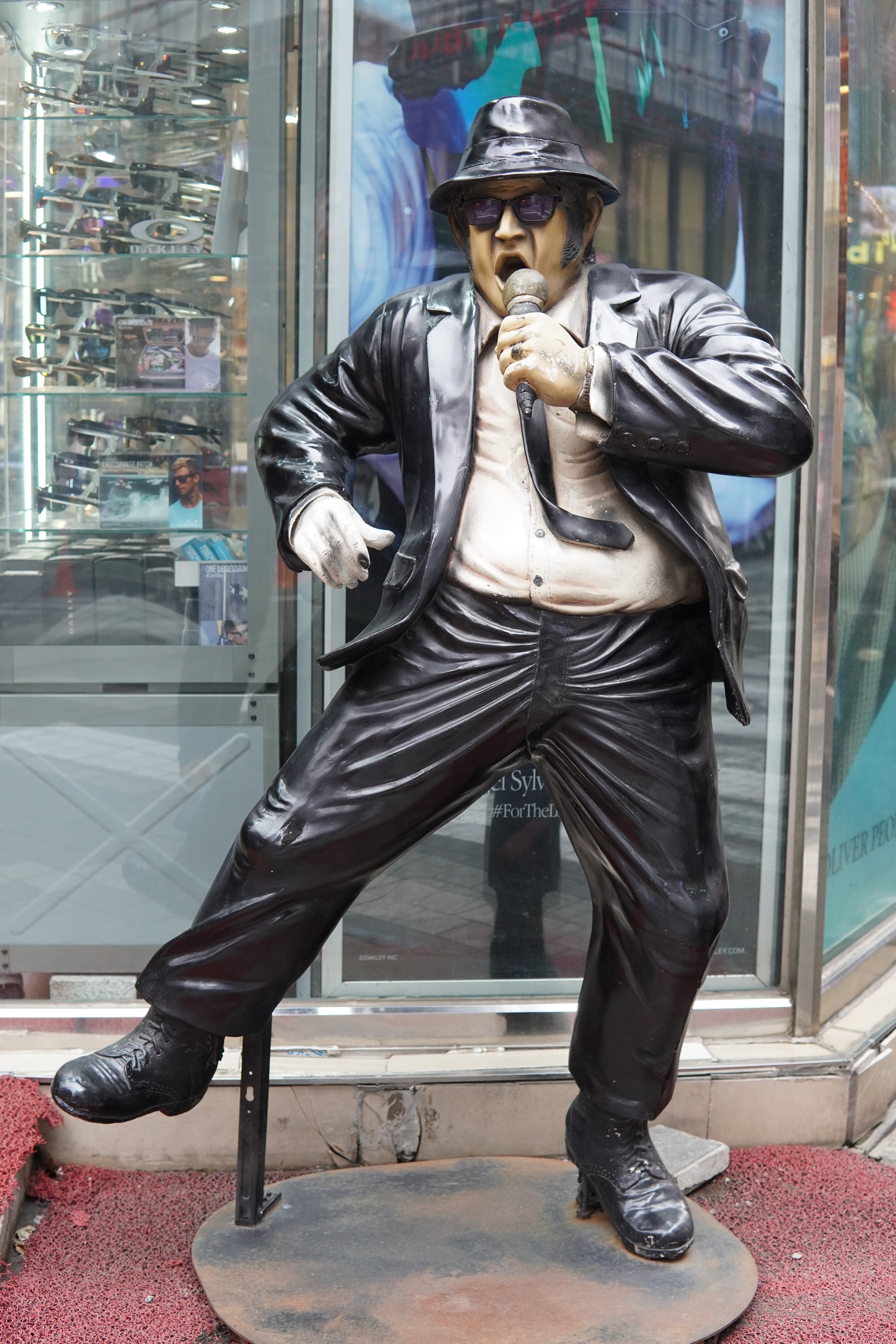 Blues Brothers verkaufen jetzt Sonnenbrillen