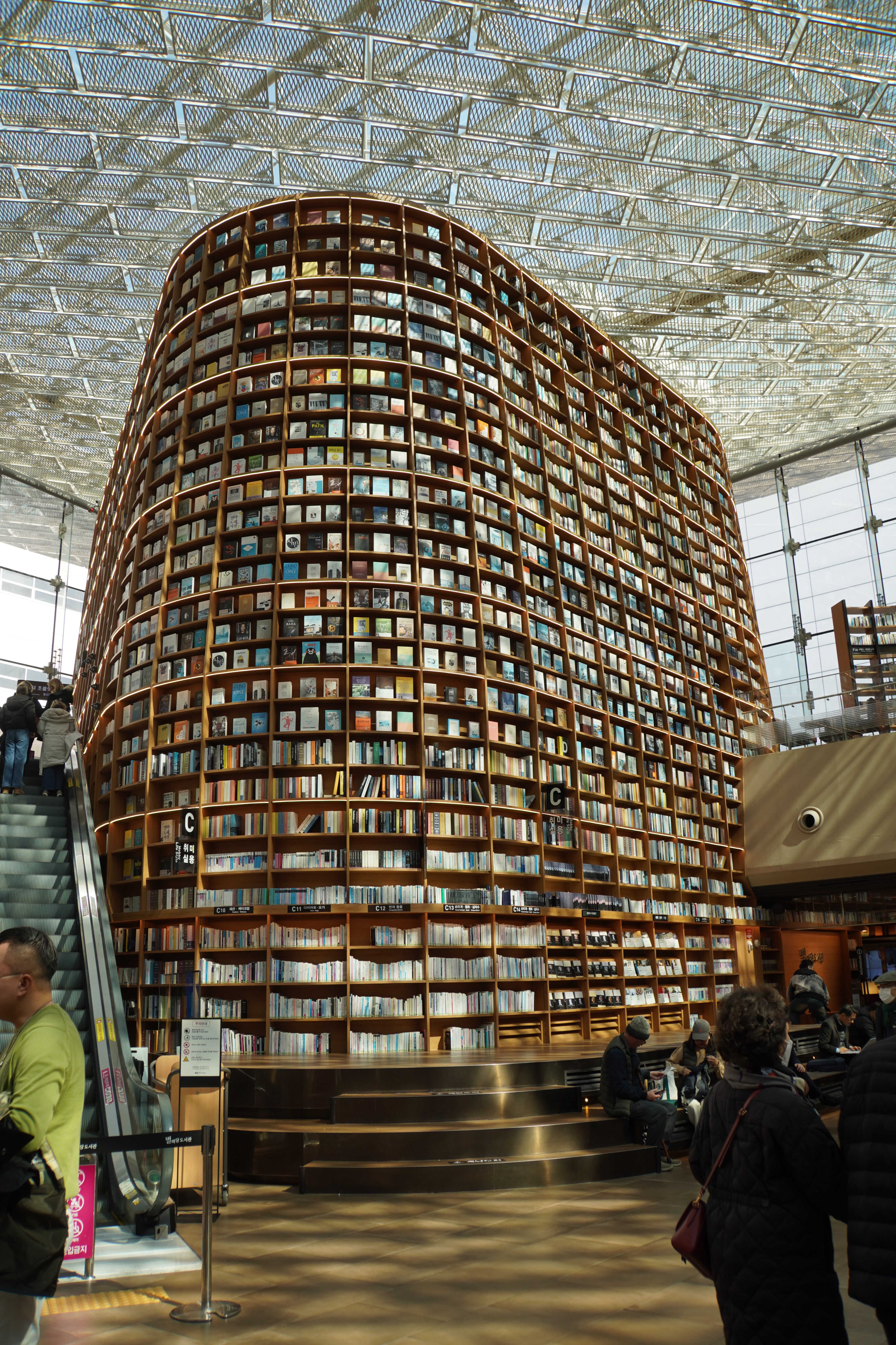 sehr große Bibliothek