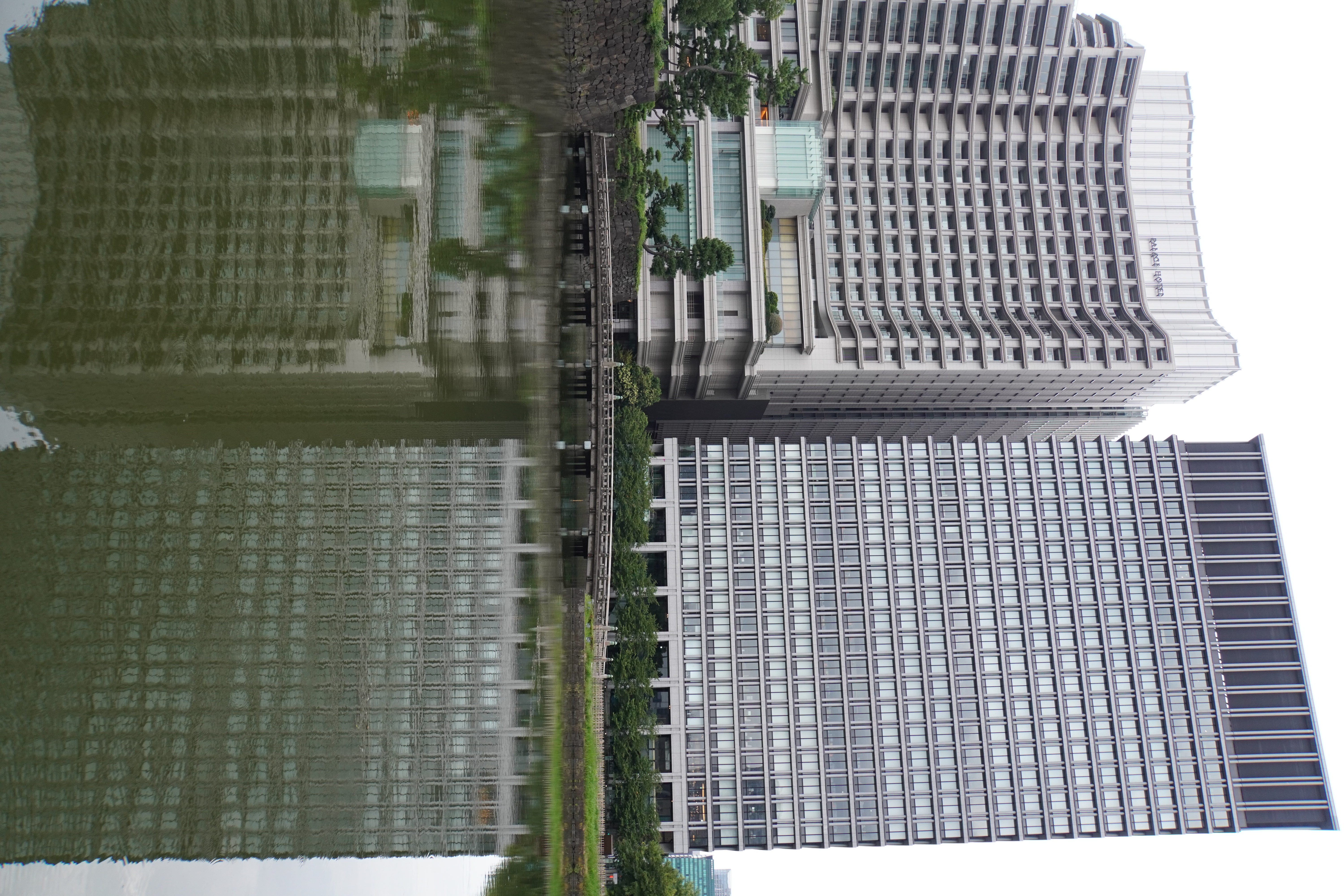 Spiegelungen im Burggraben