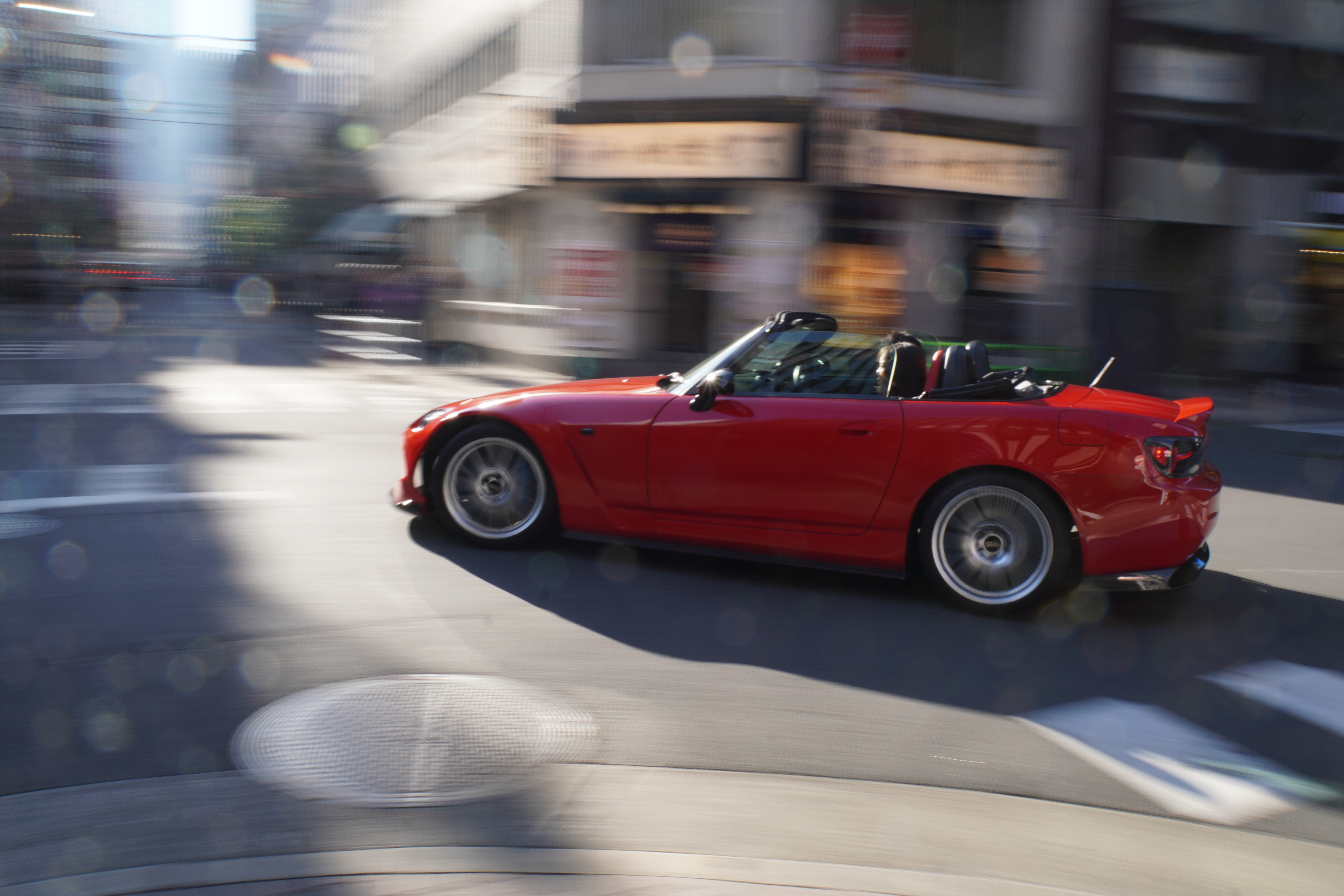 weirdes Bild von fahrendem Auto